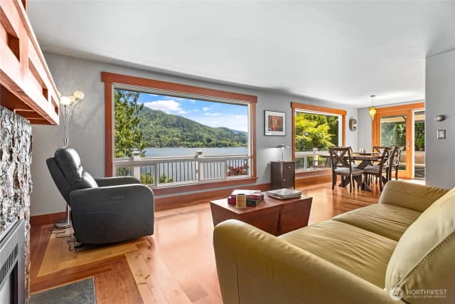 Property photo for 482 W Lake Samish Drive, Bellingham photo 5