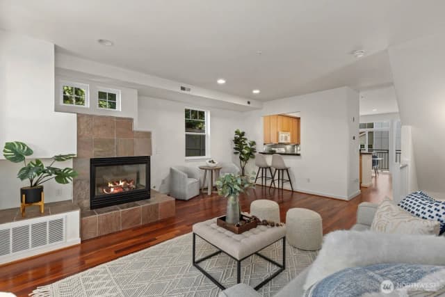 Property photo for 12721 Se 41st Place #214, Bellevue photo 3