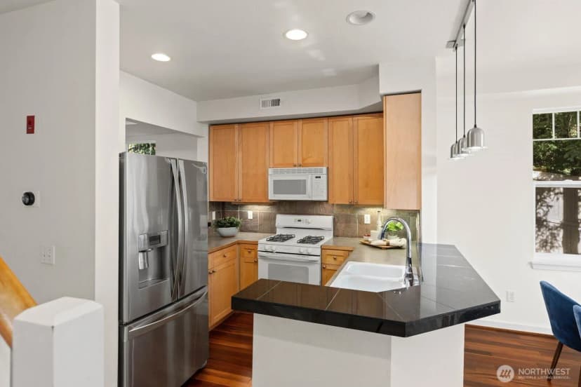 Property photo for 12721 Se 41st Place #214, Bellevue photo 9