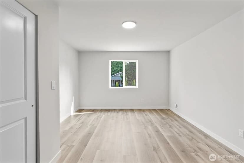 Property photo for 2531 Monroe Avenue, Everett photo 12