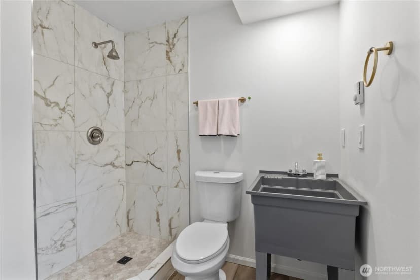 Property photo for 2531 Monroe Avenue, Everett photo 19