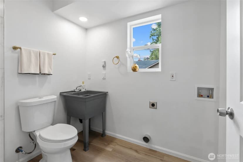 Property photo for 2531 Monroe Avenue, Everett photo 20