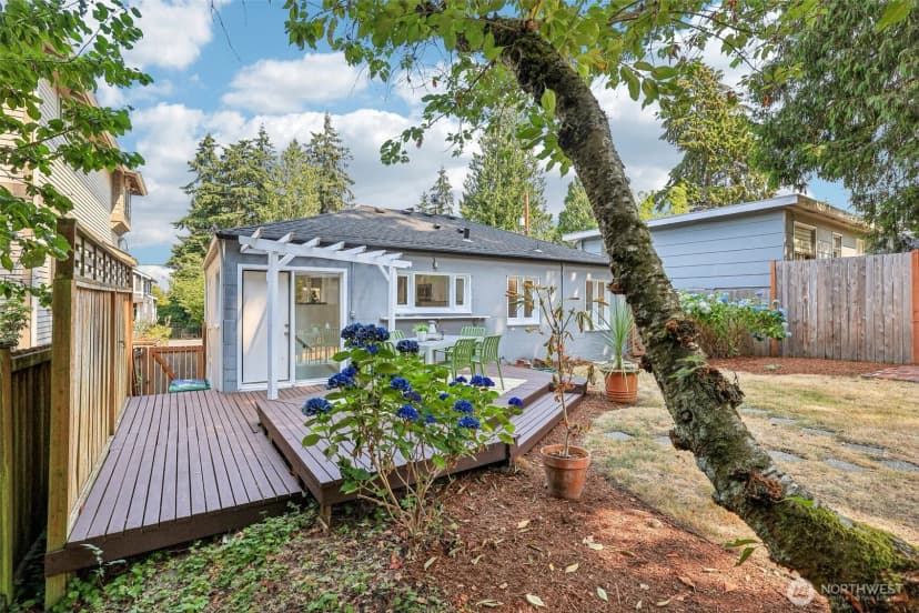 Property photo for 1025 Ne 103rd Street, Seattle photo 22