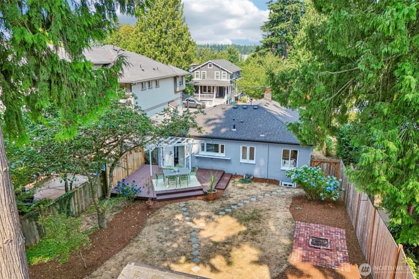 Property photo for 1025 Ne 103rd Street, Seattle photo 25