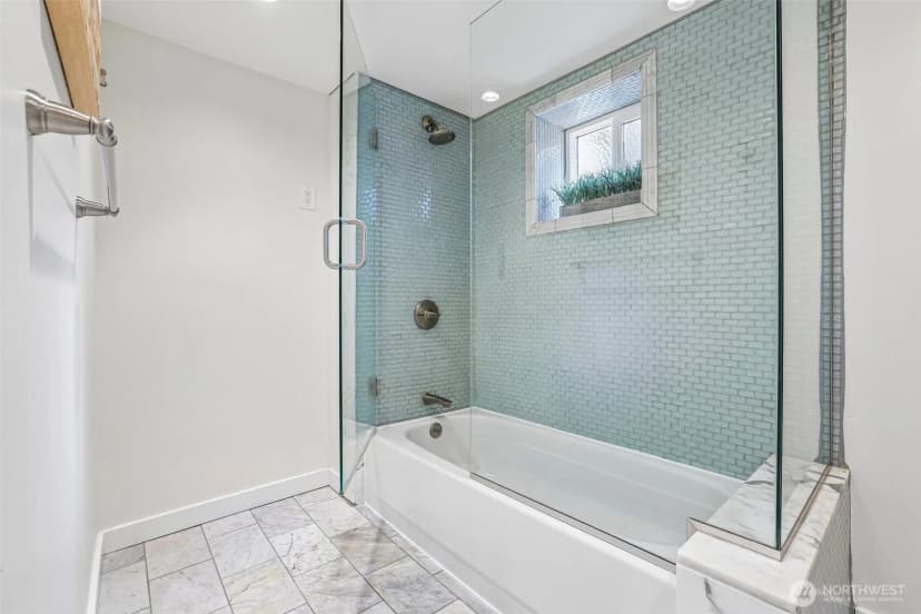 Property photo for 1025 Ne 103rd Street, Seattle photo 18