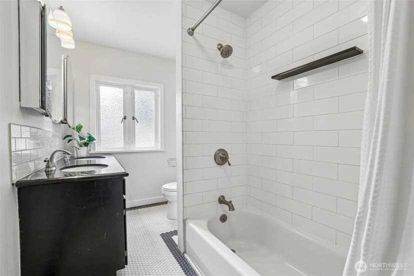 Property photo for 1025 Ne 103rd Street, Seattle photo 14
