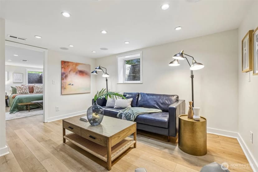 Property photo for 1025 Ne 103rd Street, Seattle photo 16