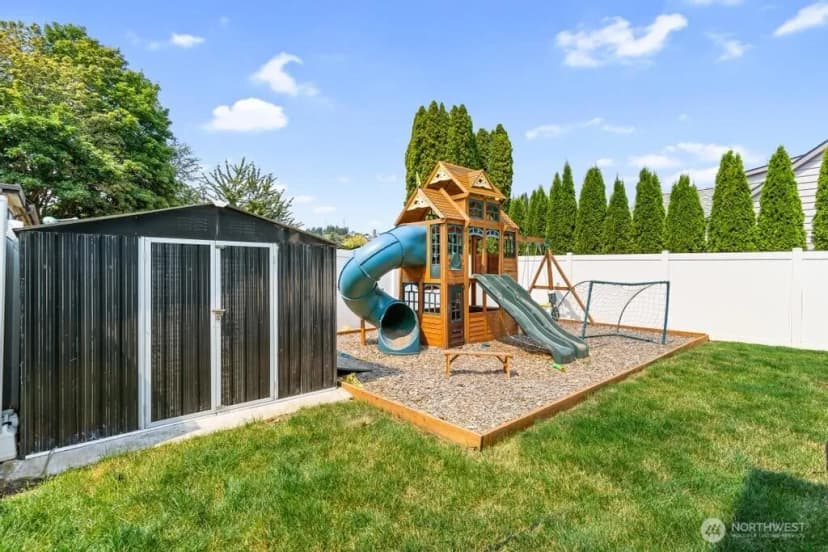 Property photo for 1837 Barrington Lane, Burlington photo 38
