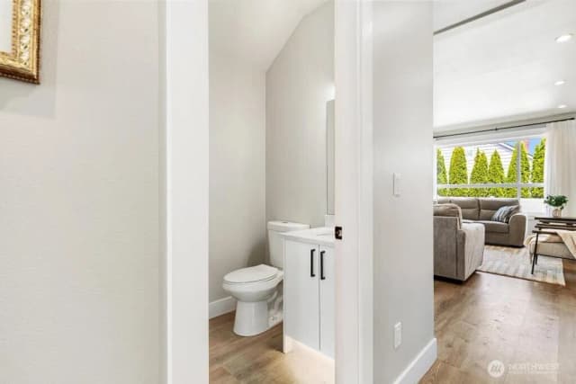 Property photo for 1837 Barrington Lane, Burlington photo 4