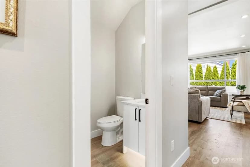 Property photo for 1837 Barrington Lane, Burlington photo 4