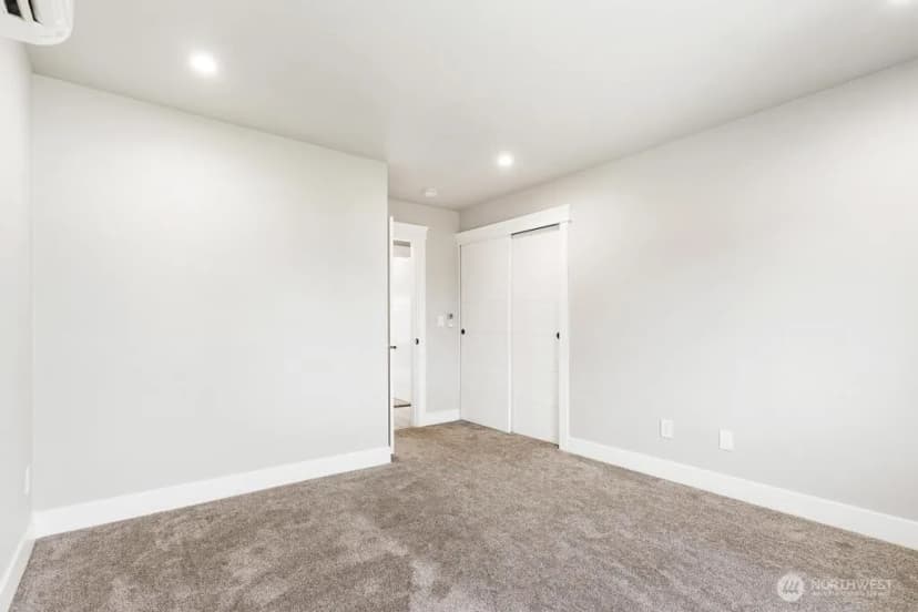 Property photo for 1837 Barrington Lane, Burlington photo 22
