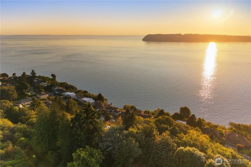 Property photo for 10015 Marine View Drive, Mukilteo photo 8