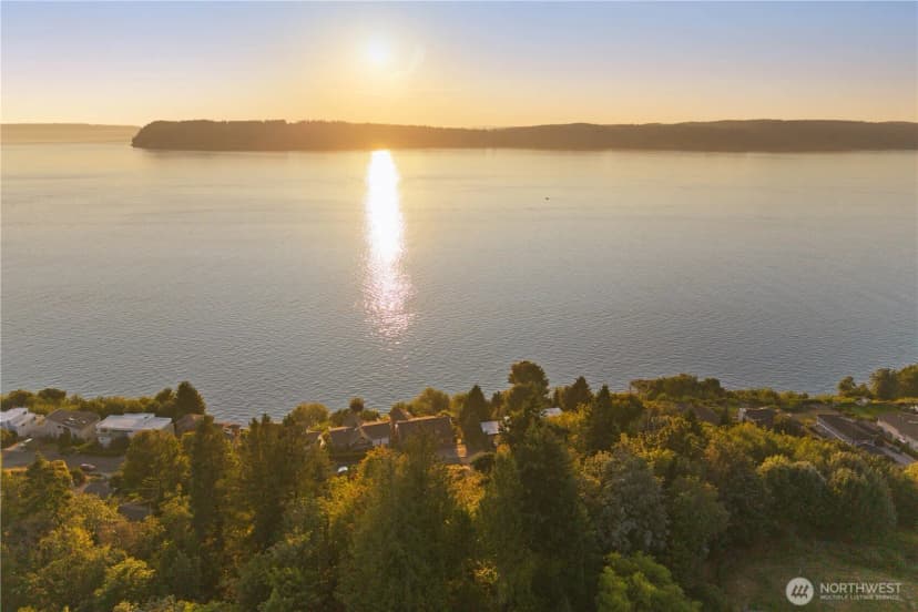 Property photo for 10015 Marine View Drive, Mukilteo photo 9