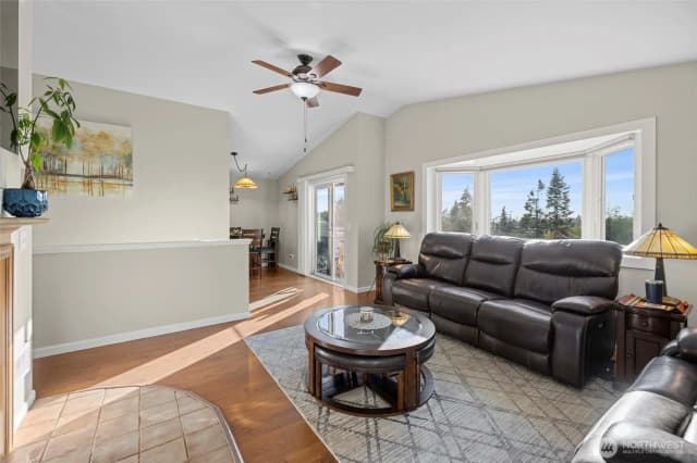 Property photo for 637 Cranberry Drive, Oak Harbor photo 5