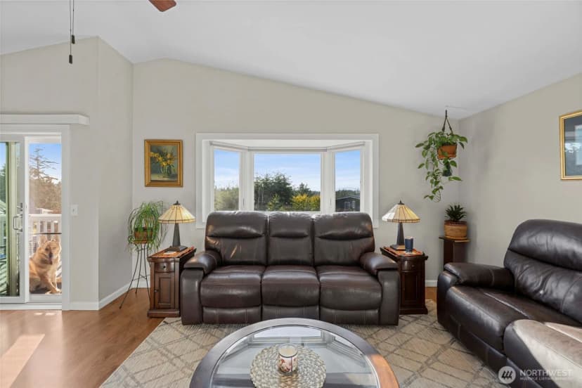 Property photo for 637 Cranberry Drive, Oak Harbor photo 6