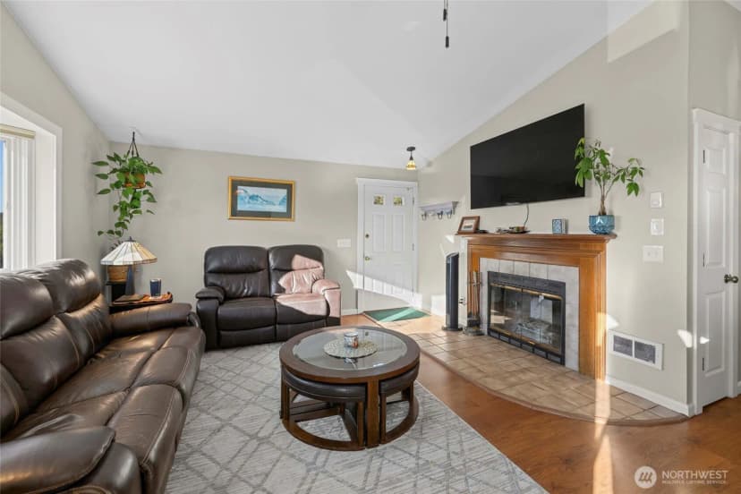 Property photo for 637 Cranberry Drive, Oak Harbor photo 7
