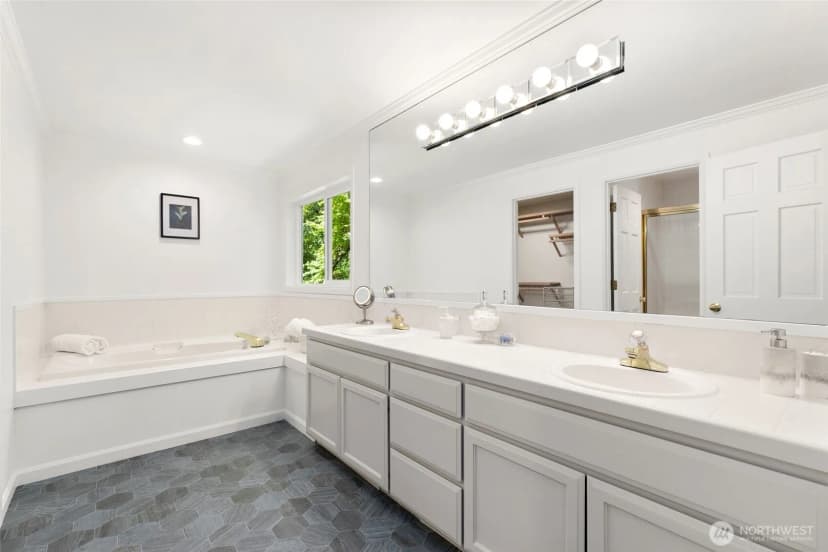Property photo for 23216 Se 31st Street, Sammamish photo 23