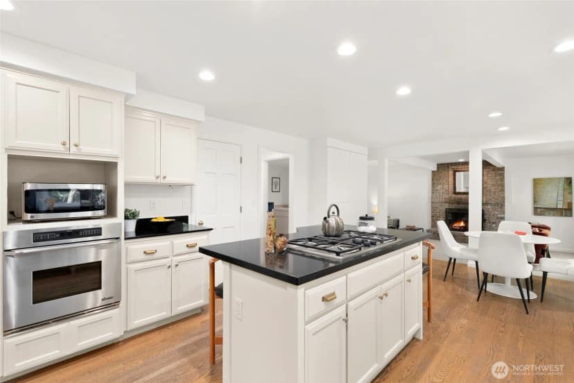 Property photo for 23216 Se 31st Street, Sammamish photo 11