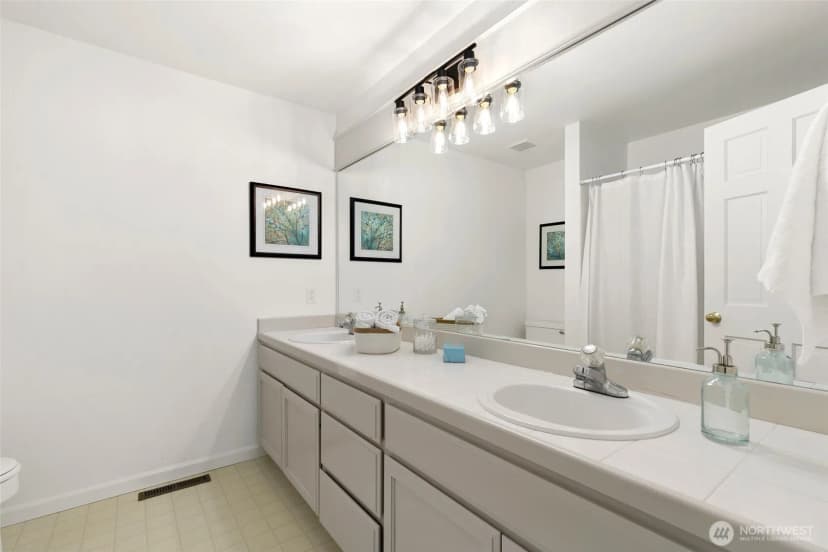 Property photo for 23216 Se 31st Street, Sammamish photo 28
