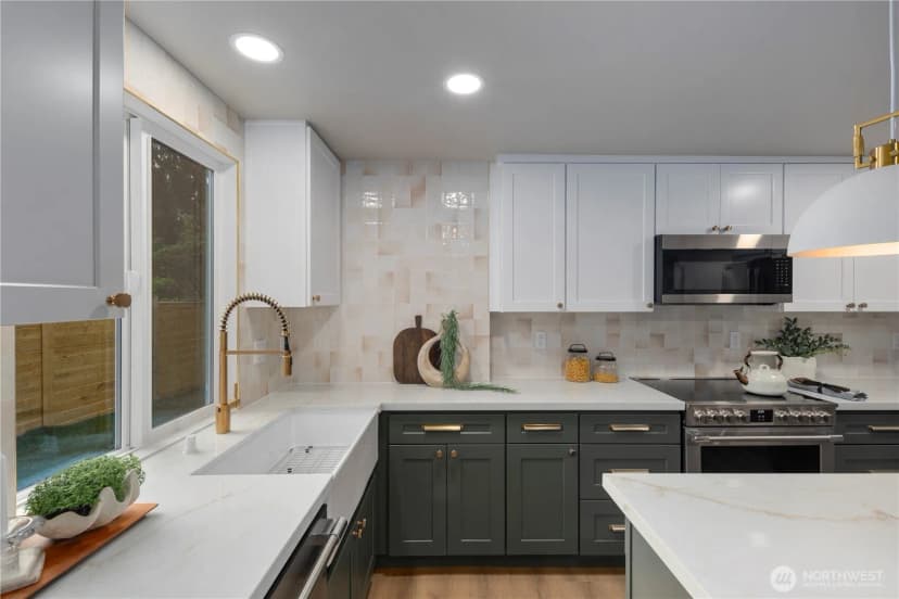 Property photo for 12520 24th Avenue Ne, Seattle photo 10
