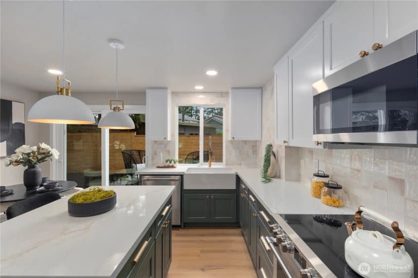 Property photo for 12520 24th Avenue Ne, Seattle photo 11
