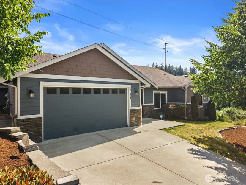 Property photo for 7523 Broadway, Everett