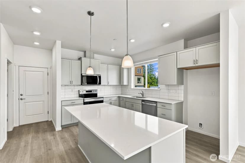 Property photo for 1201 Tacoma Court Ne #9, Renton photo 5
