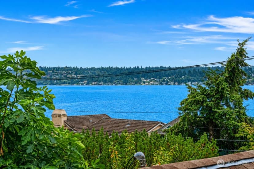 Property photo for 13142 Holmes Point Drive Ne, Kirkland photo 36