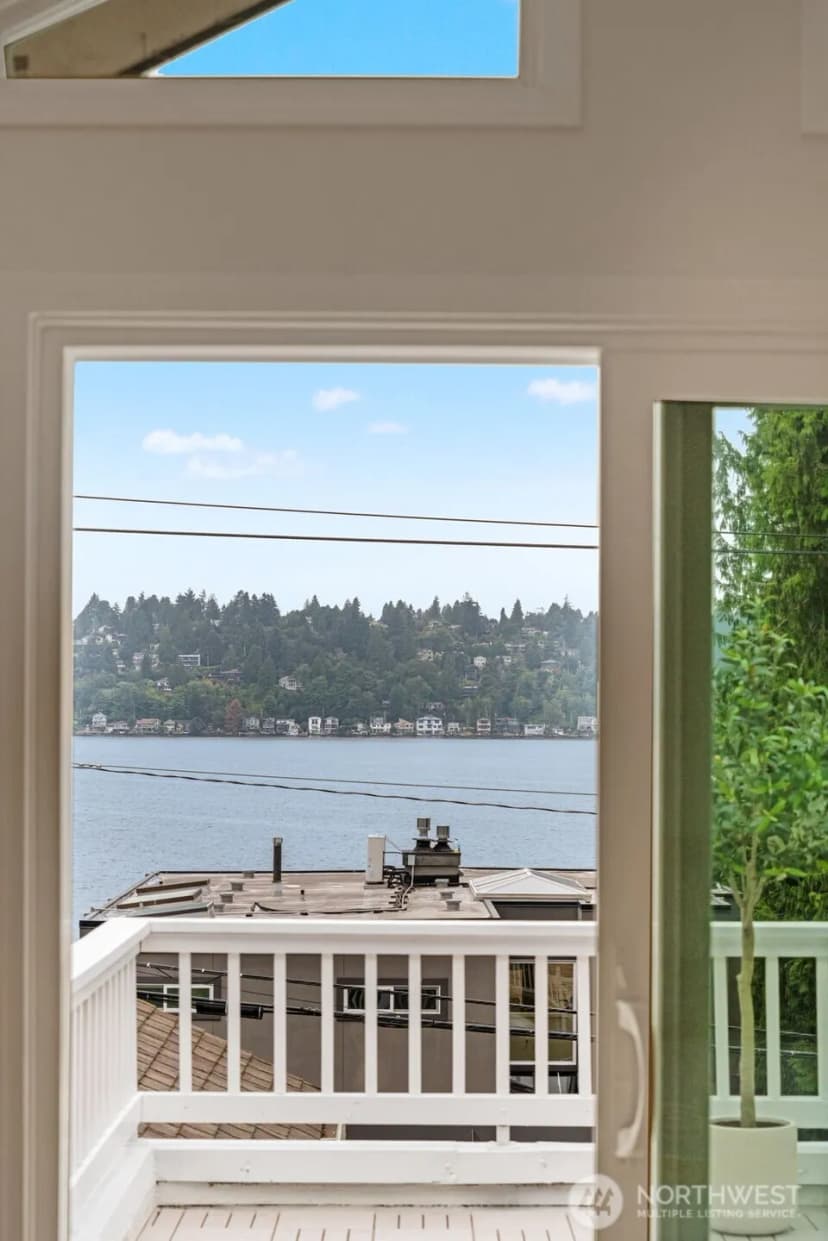 Property photo for 13142 Holmes Point Drive Ne, Kirkland photo 22
