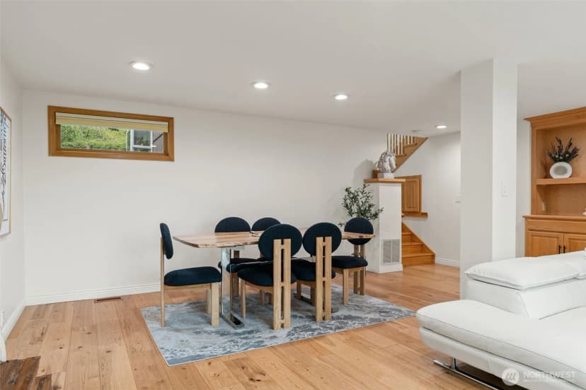 Property photo for 13142 Holmes Point Drive Ne, Kirkland photo 12