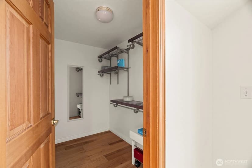 Property photo for 13142 Holmes Point Drive Ne, Kirkland photo 25