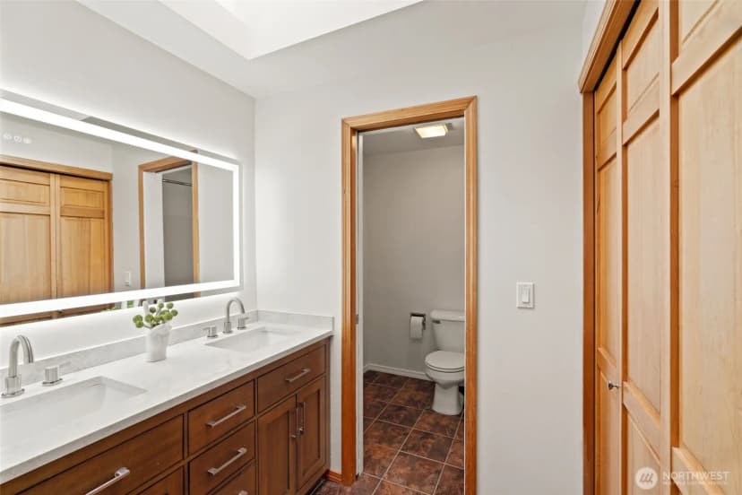 Property photo for 13142 Holmes Point Drive Ne, Kirkland photo 27