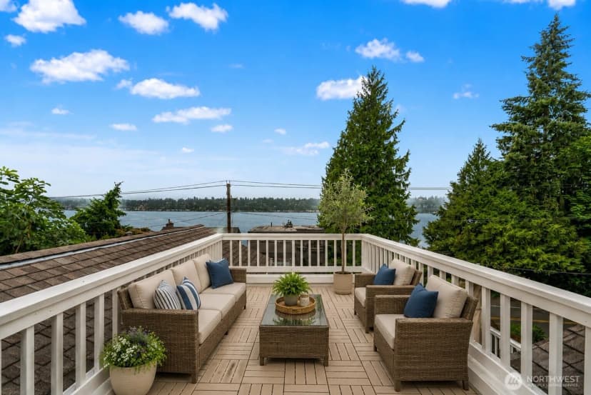 Property photo for 13142 Holmes Point Drive Ne, Kirkland photo 18