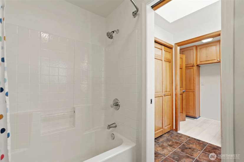 Property photo for 13142 Holmes Point Drive Ne, Kirkland photo 28