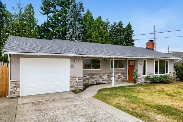Property photo for 7508 Rainier Drive, Everett photo 2