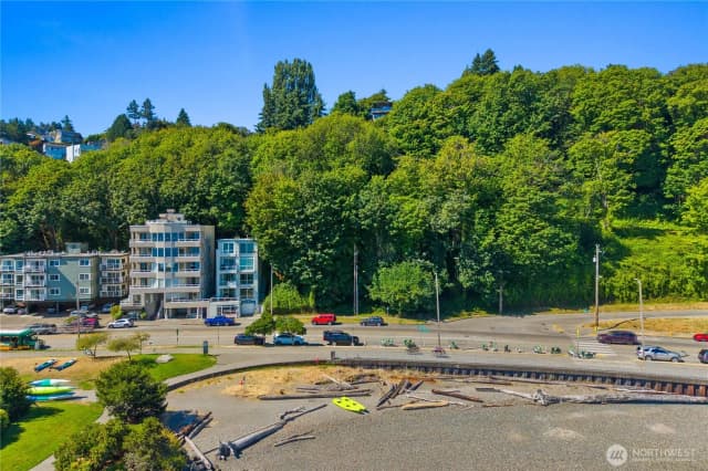 Property photo for 1601 Harbor Avenue Sw, Seattle photo 4