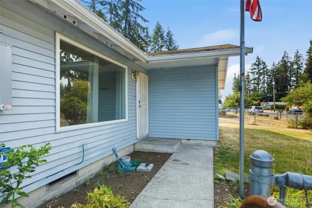 Property photo for 17215 13th Avenue Ct E, Spanaway photo 2
