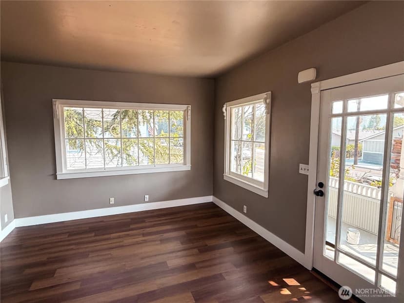 Property photo for 218 Washington Avenue N, Eatonville photo 14