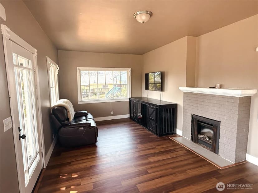 Property photo for 218 Washington Avenue N, Eatonville photo 12