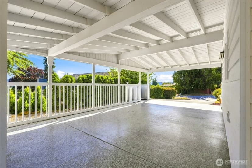 Property photo for 18112 60th Avenue Ne, Kenmore photo 31