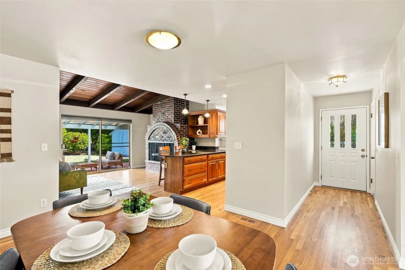 Property photo for 18112 60th Avenue Ne, Kenmore photo 6