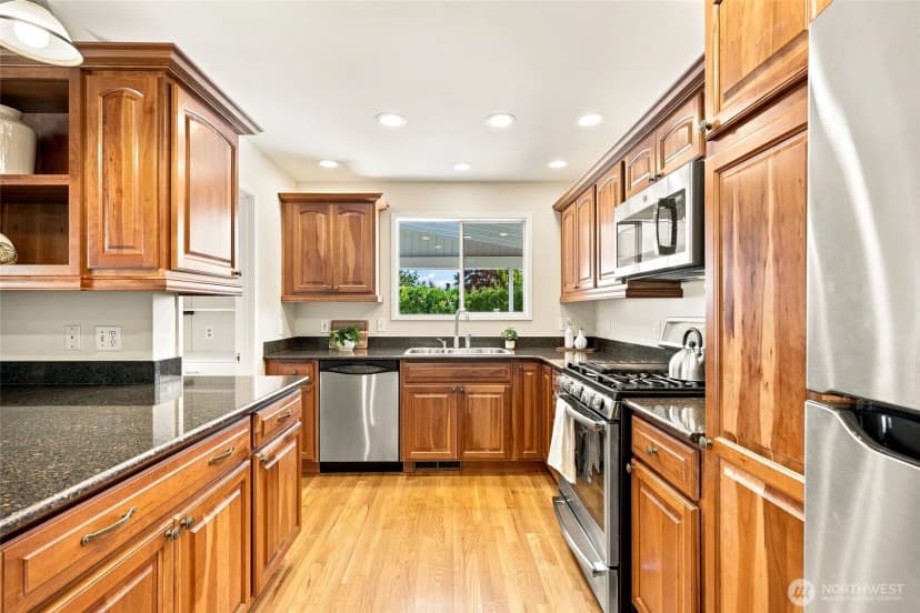 Property photo for 18112 60th Avenue Ne, Kenmore photo 9