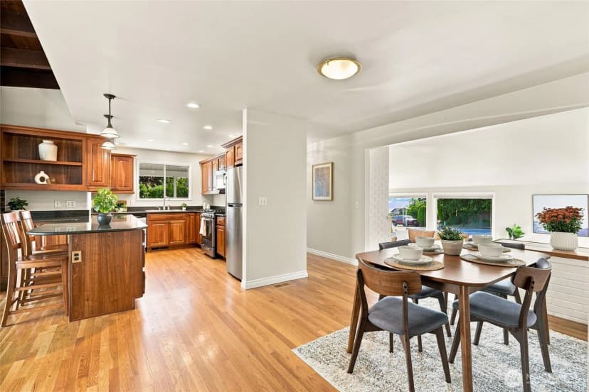 Property photo for 18112 60th Avenue Ne, Kenmore photo 8