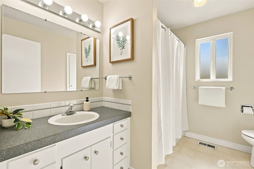 Property photo for 18112 60th Avenue Ne, Kenmore photo 24