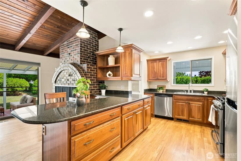 Property photo for 18112 60th Avenue Ne, Kenmore photo 10