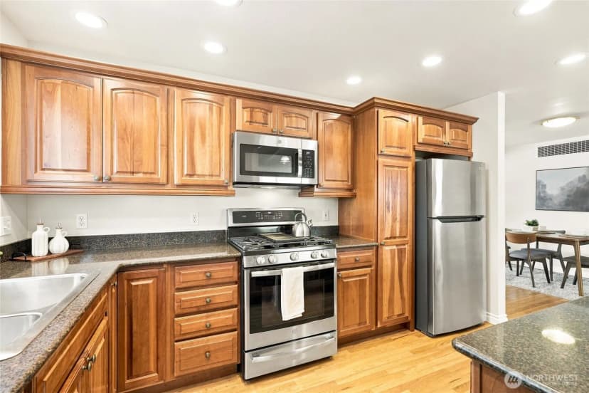Property photo for 18112 60th Avenue Ne, Kenmore photo 11
