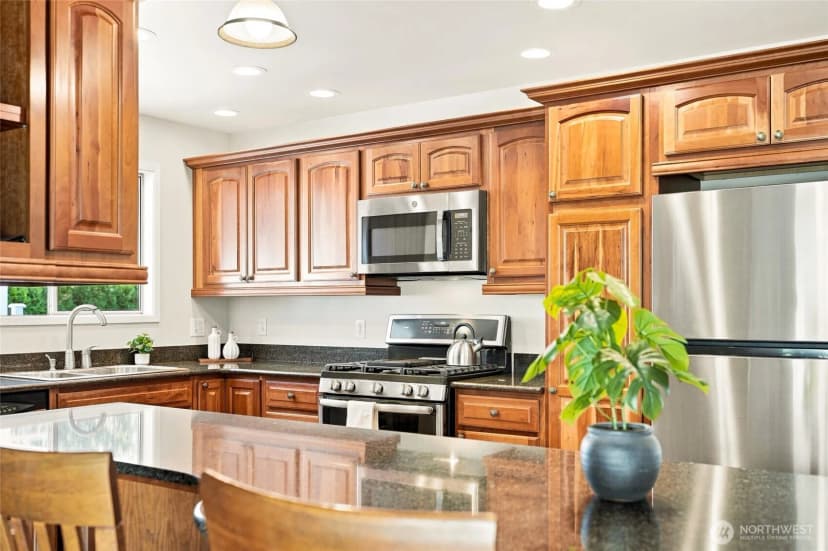 Property photo for 18112 60th Avenue Ne, Kenmore photo 12