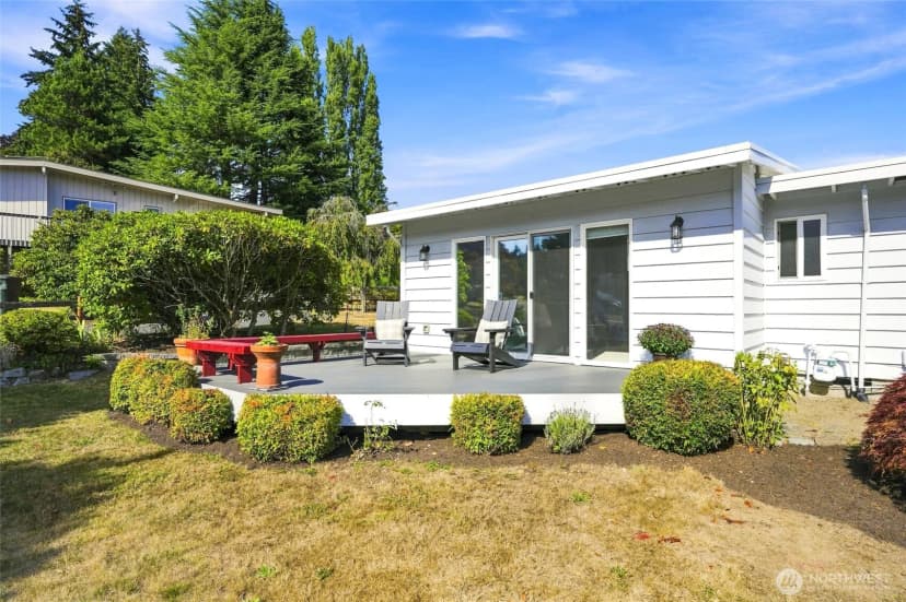 Property photo for 18112 60th Avenue Ne, Kenmore photo 2