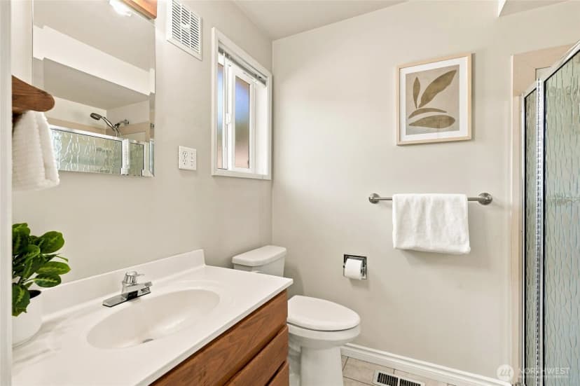 Property photo for 18112 60th Avenue Ne, Kenmore photo 21