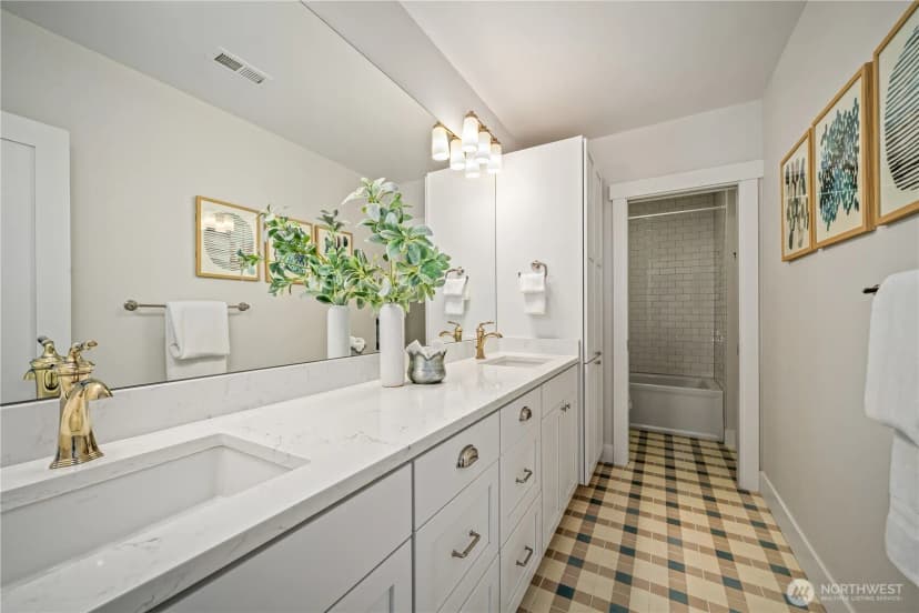 Property photo for 5027 48th Avenue Ne, Seattle photo 28